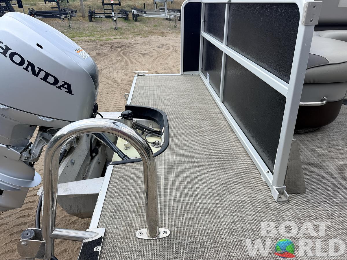 Used 2016 Premier 220 SunSpree & 50HP Honda 4Stroke -$24,995