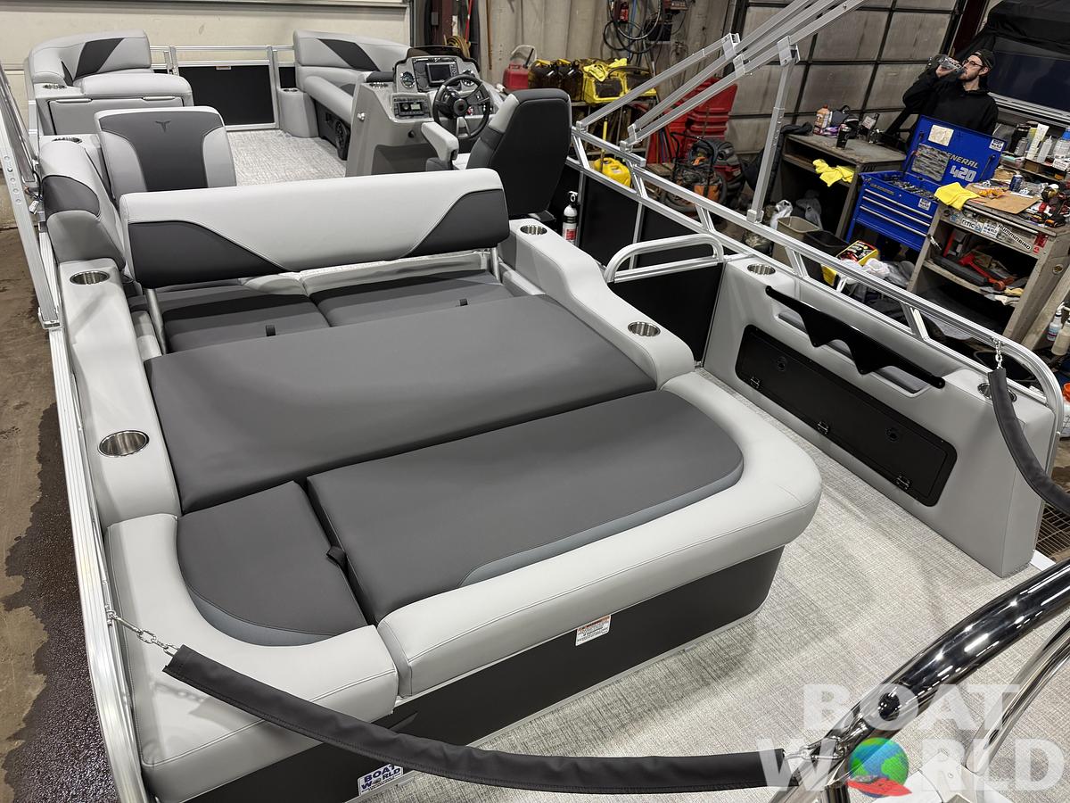 2026 Tahoe Sport VRB 2385 Swingback & 4-Stroke $34995