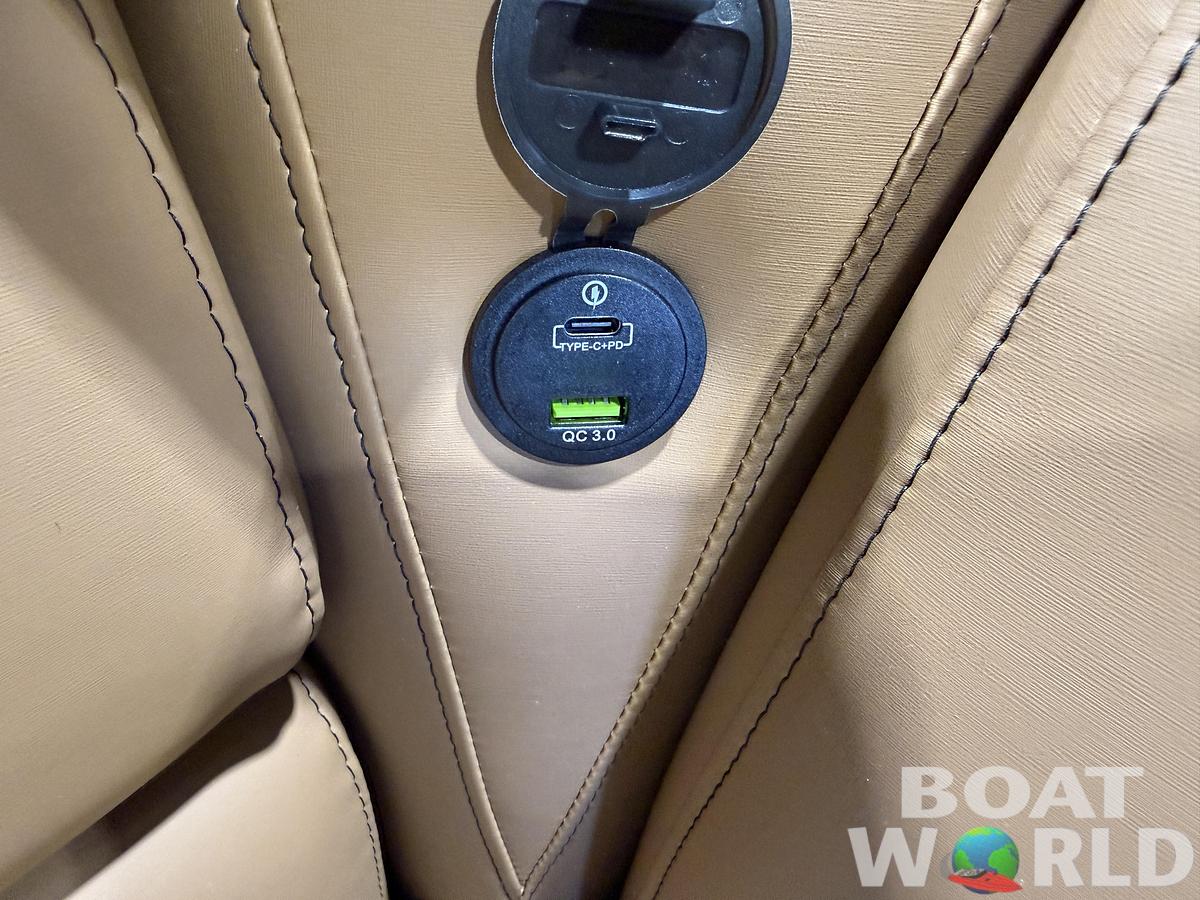 2026 Tahoe Sport VRB 2385 Swingback & 4-Stroke $34995