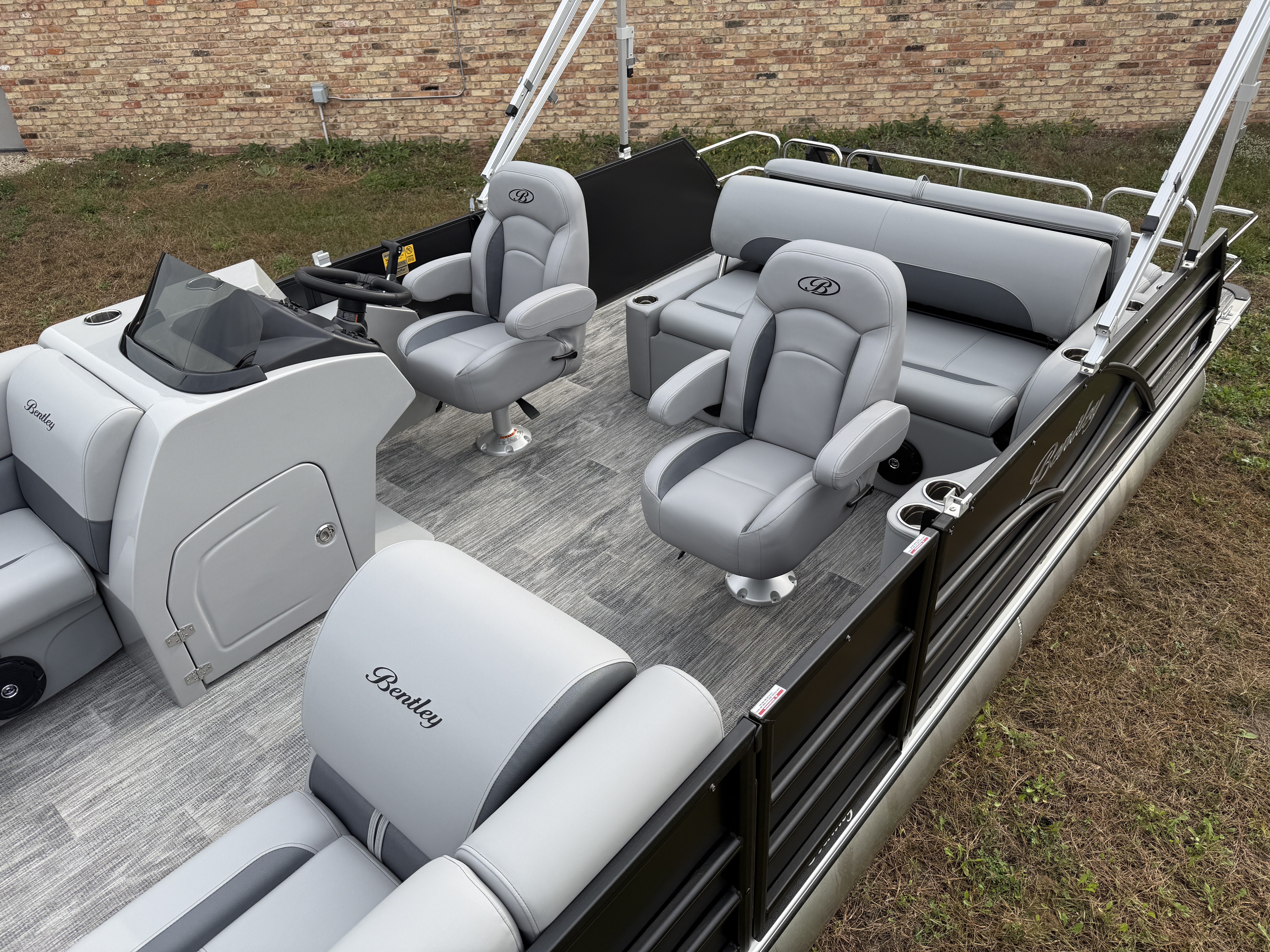 2025 Bentley Pontoons Legacy 200 Swingback