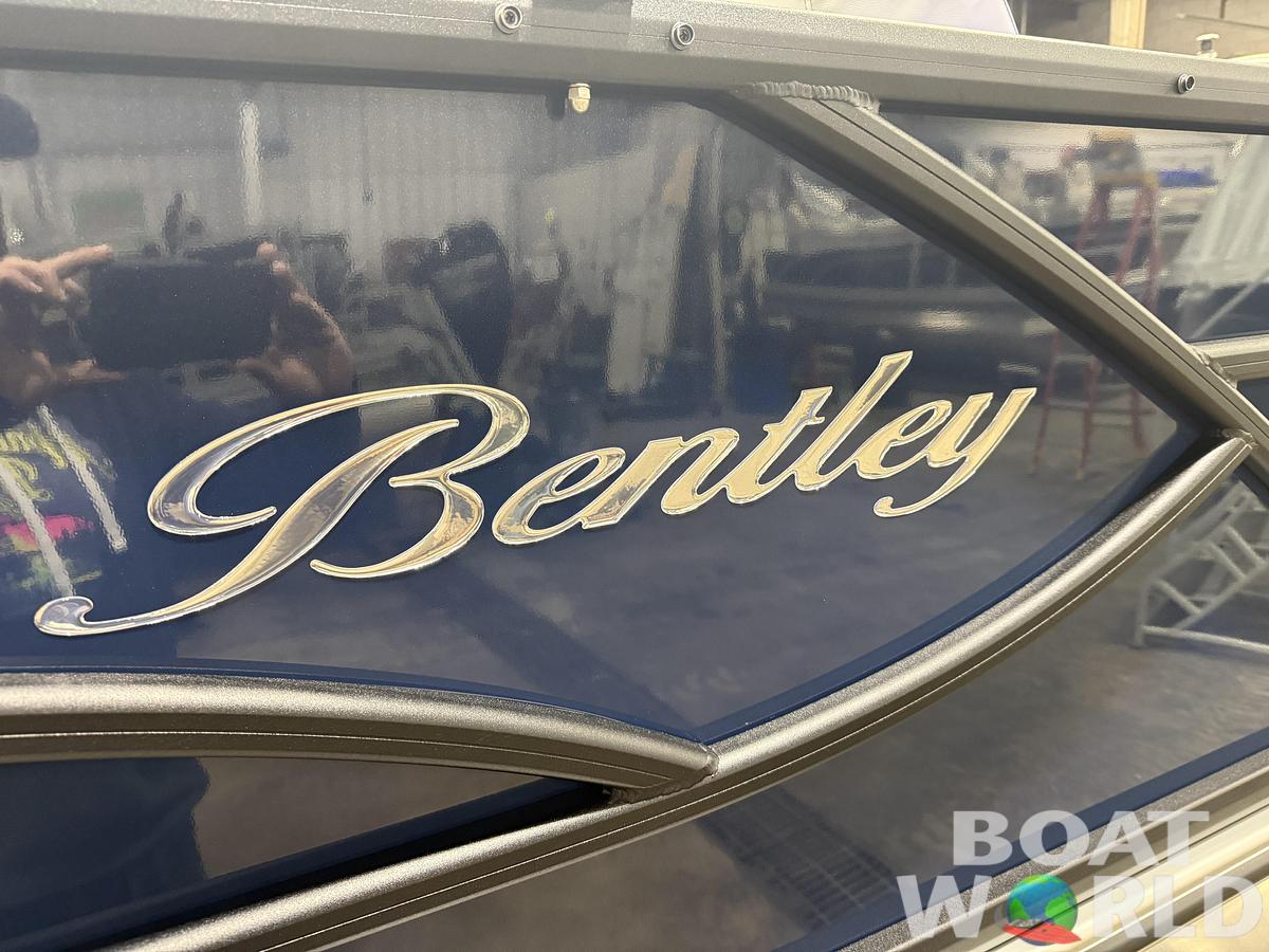 2026 Bentley Pontoons Legacy 223 Swingback Tritoon 