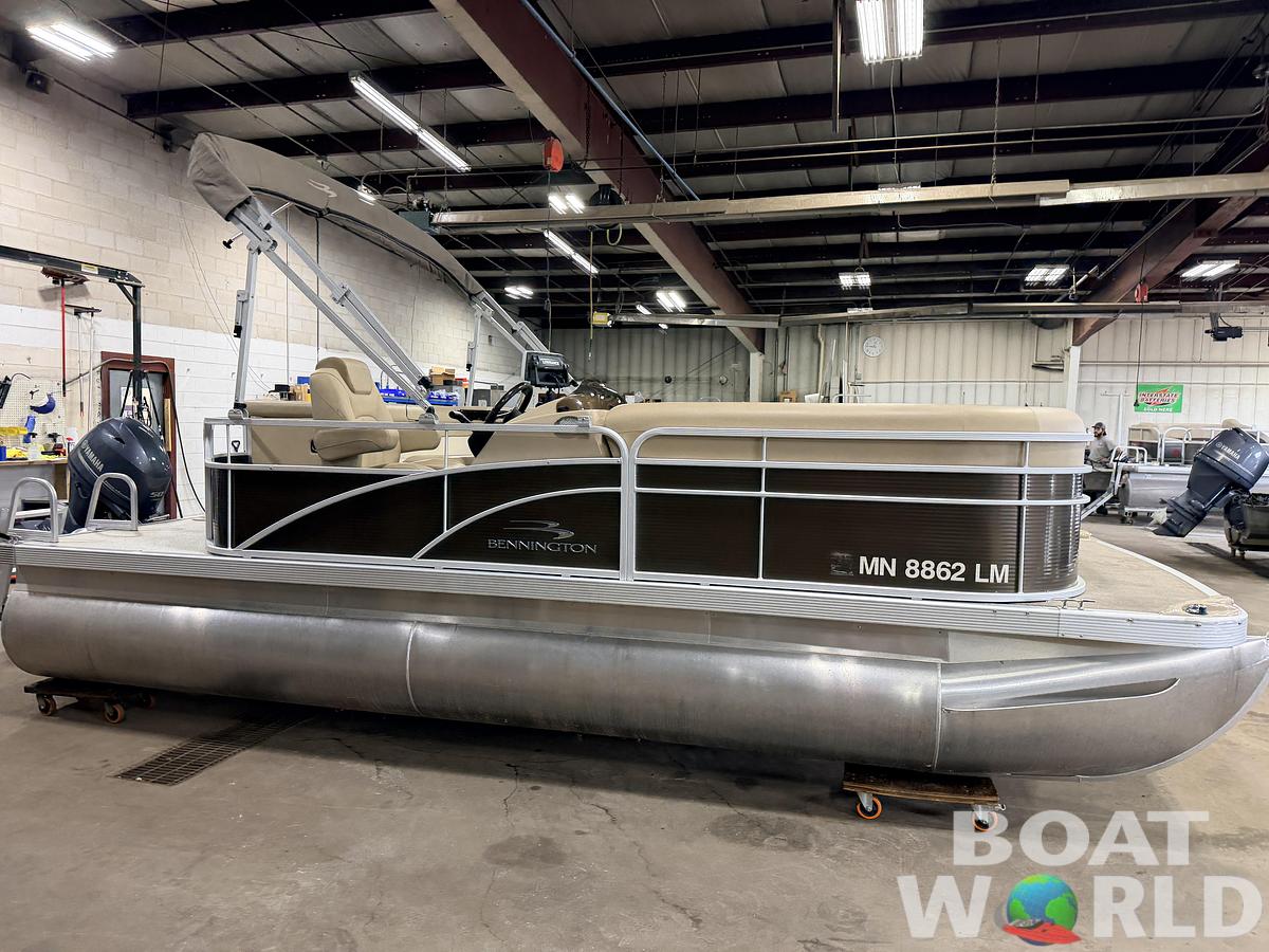 Used 2016 Bennington 20 SLM & 50HP Yamaha 4Stroke -$19,995