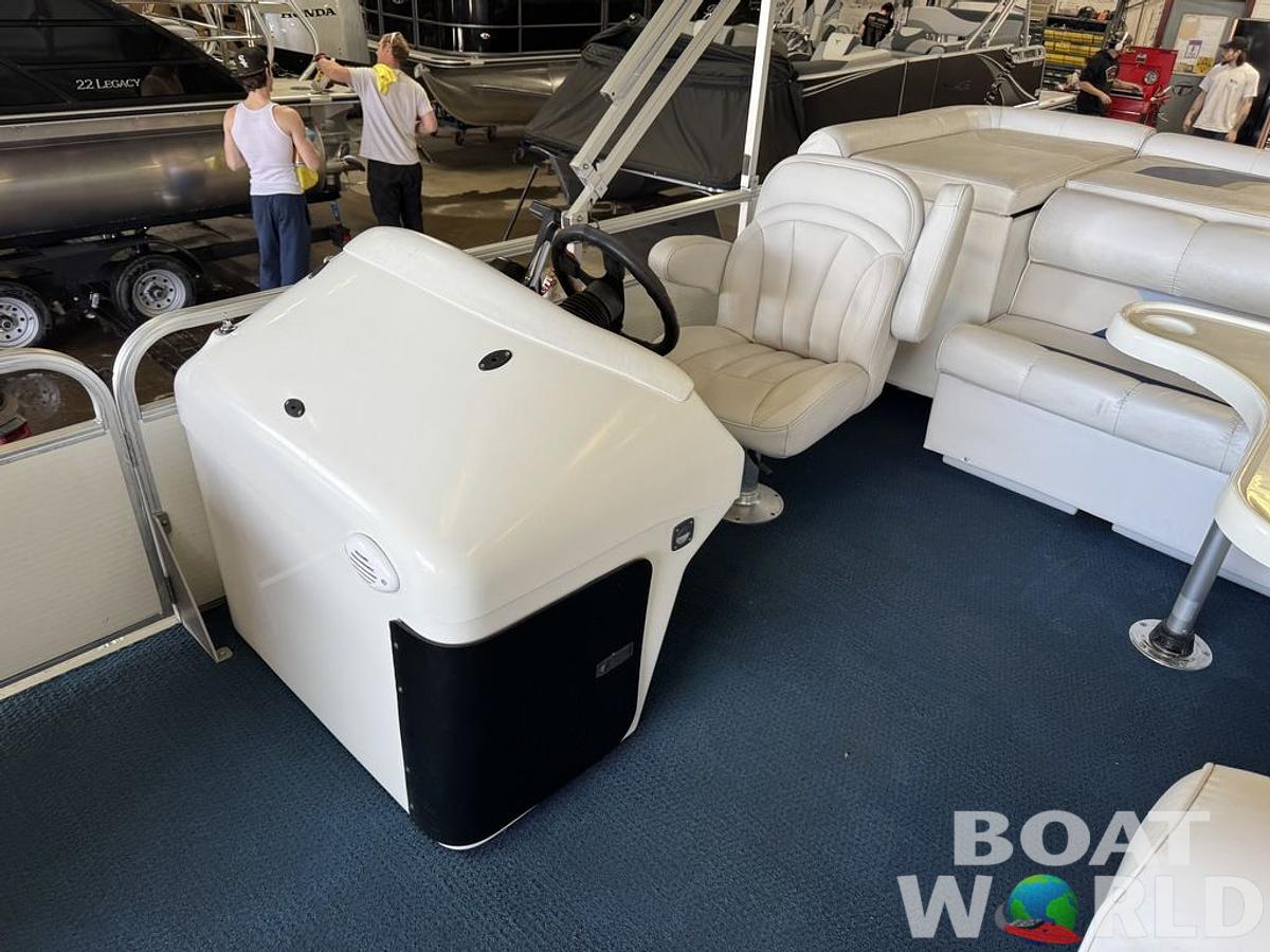 Used 2006 Weeres SunDeck 220 Pontoon