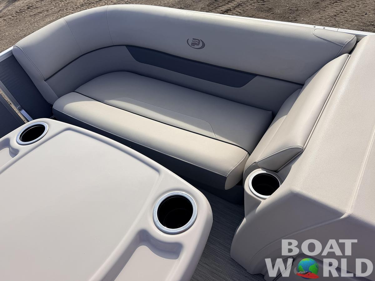 Used 2020 Princecraft Vectra 21 Rear Lounge Dinette Pontoon & 60HP Mercury 4Stroke -$24,995