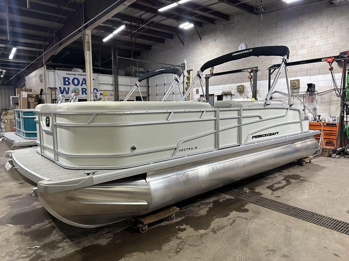 2025 Princecraft Vectra 23 RL Swingback Lounge Pontoon & Mercury 4-Stroke EFI