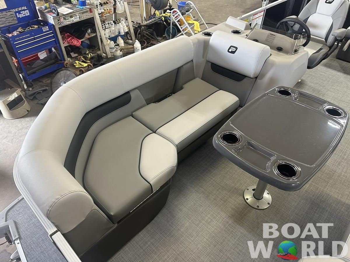 2025 Princecraft Vectra 21 RL Lounge Swingback & Mercury 4-Stroke EFI