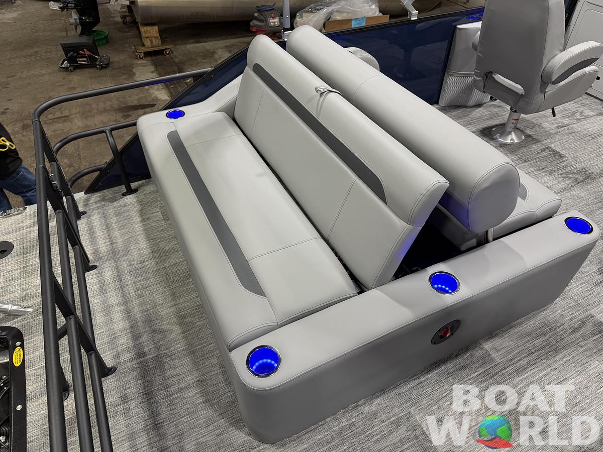 2026 Bentley Pontoons Legacy 223 Swingback Tritoon 