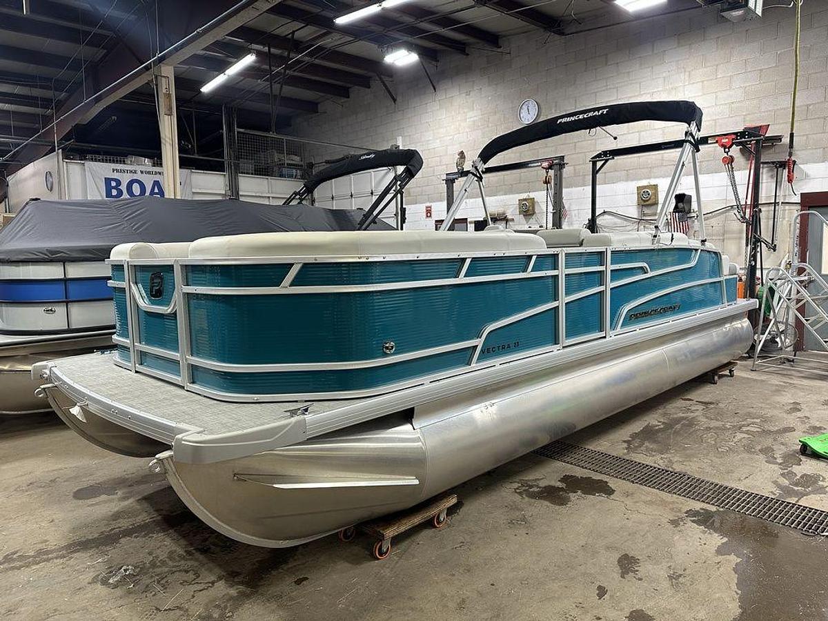 2025 Princecraft Vectra 23 RL Swingback Lounge Pontoon & Mercury 4-Stroke EFI