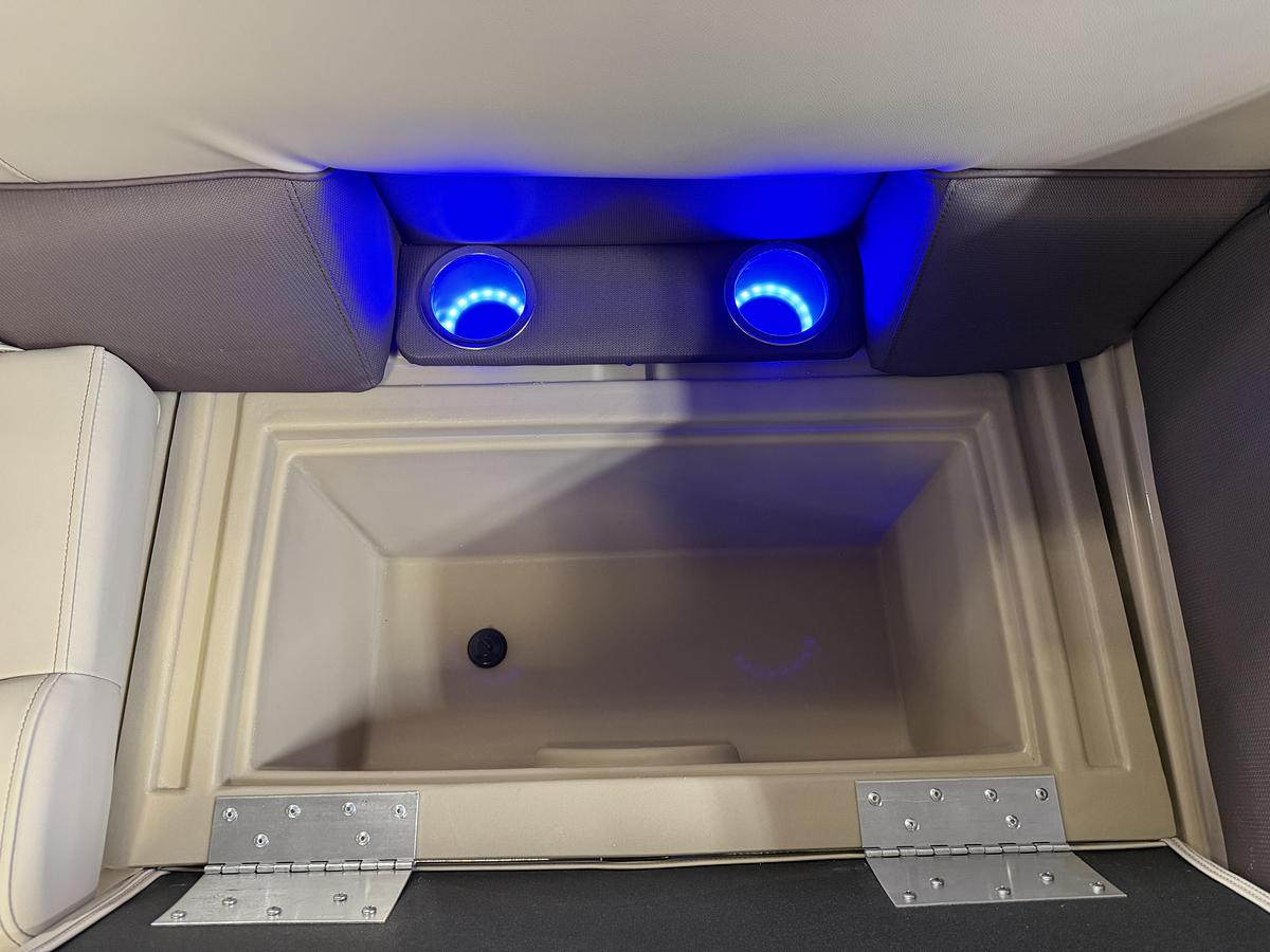 2025 Bentley Pontoons Legacy 223 Swingback Tritoon & Honda 4-Stroke EFI