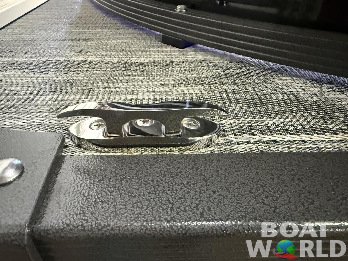 2026 Montego Bay 8522 DL Quad Lounge Tritoon