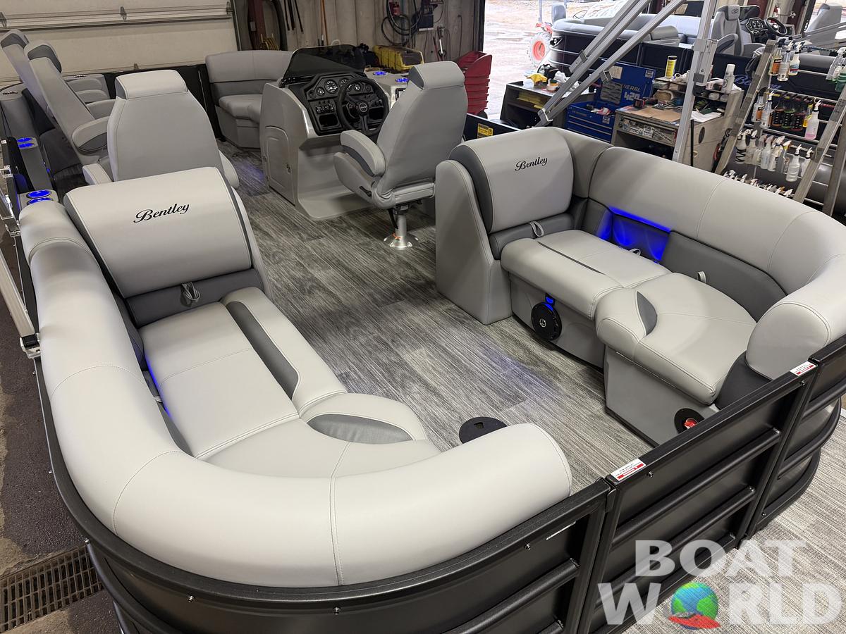 2026 Bentley Pontoons Legacy 220 Navigator DL Quad Lounge