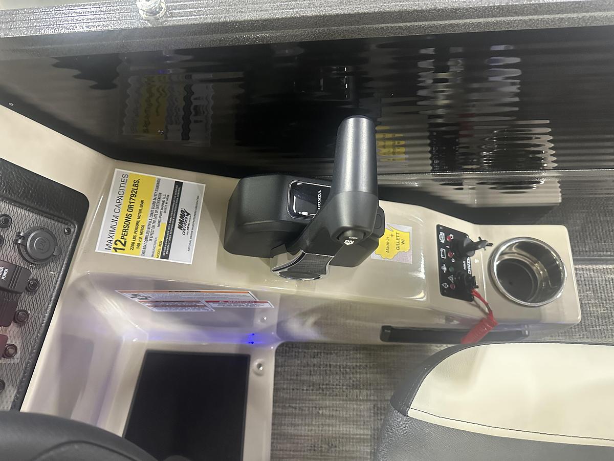 2025 Montego Bay 8522 Fish & Cruise Deluxe Pontoon & Honda 4-Stroke EFI