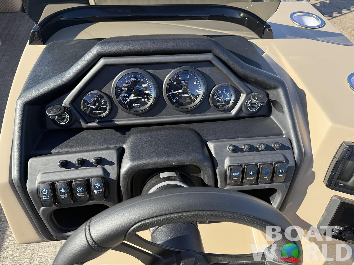 2026 Bentley Pontoons Legacy 220 Navigator DL Quad Lounge