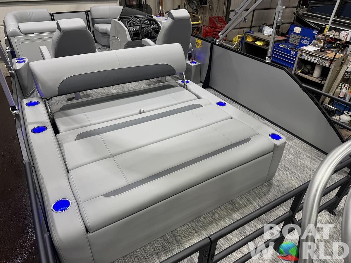 2026 Bentley Pontoons Legacy 220 Swingback 