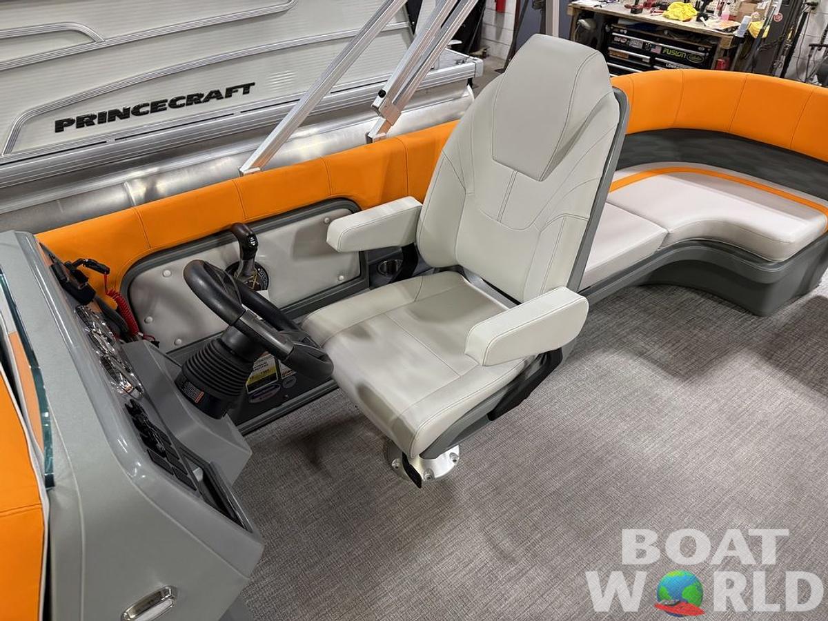 2025 Tahoe Pontoons Aura 2185 Quad Lounge & 90HP 4-Stroke EFI