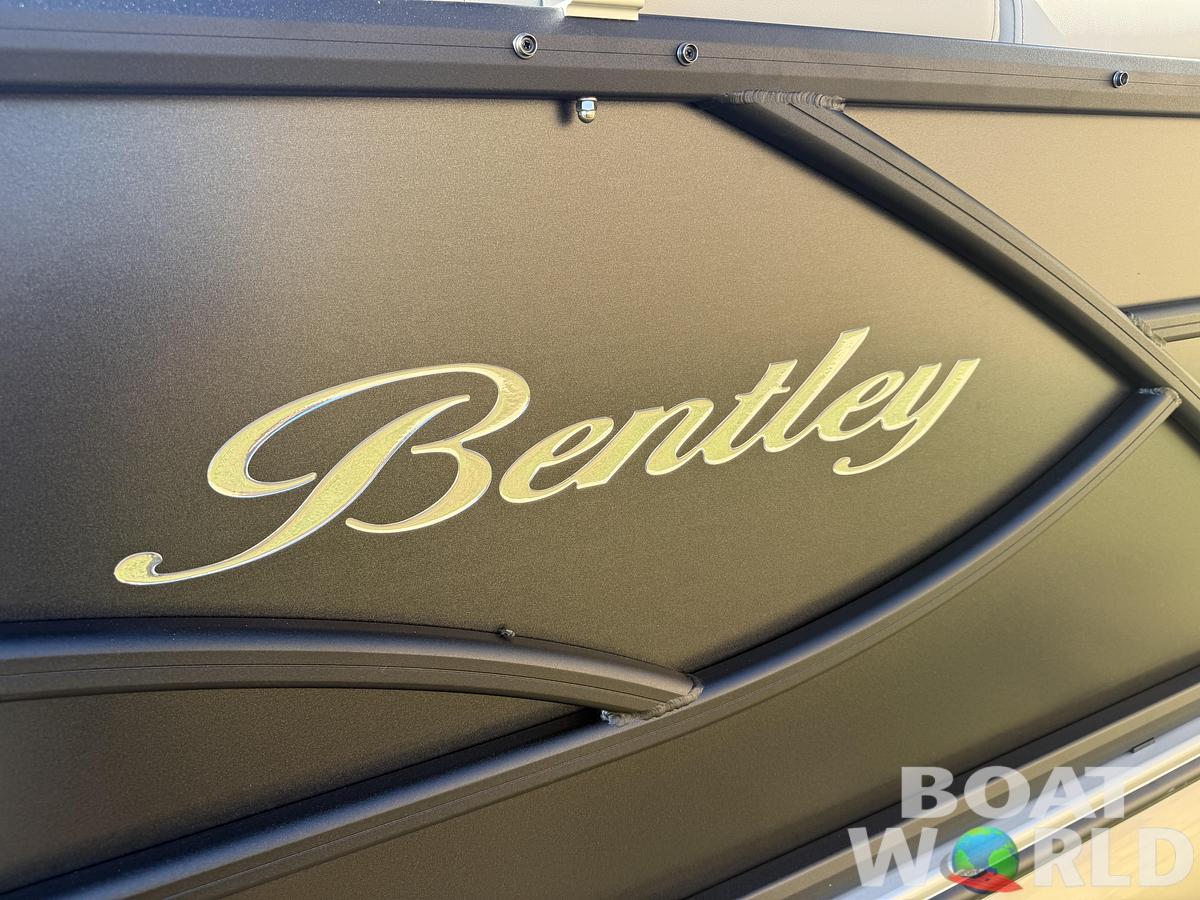 2026 Bentley Pontoons Legacy 223 Navigator DL Quad Lounge Tritoon & Honda 4-Stroke EFI