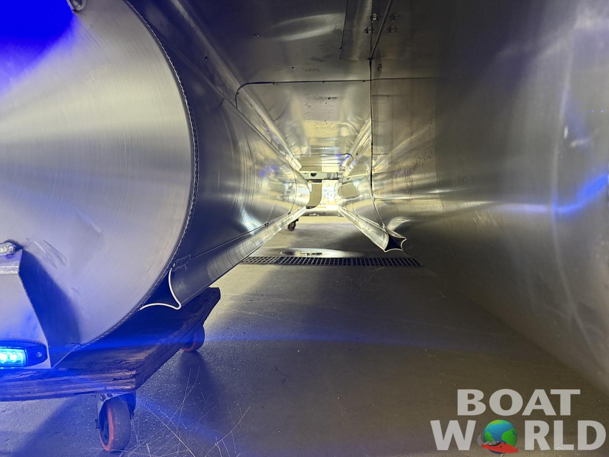 2026 Bentley Pontoons Elite 223 Admiral Quad Lounge Tritoon