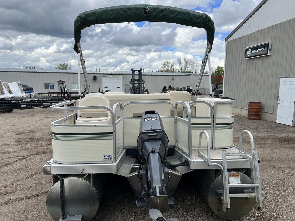 Used 2005 Bennington Sedona F21 Pontoon