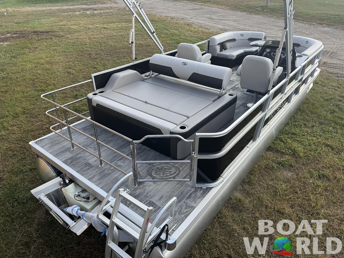 2026 Montego Bay 8522 Swingback Deluxe Pontoon