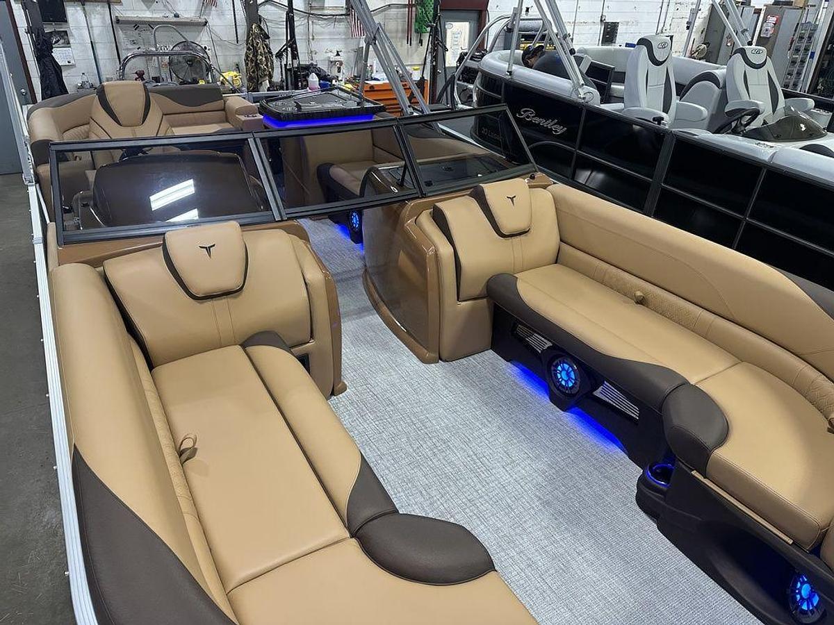 2025 Tahoe Pontoons LTZ 2385 Elite Cruise Windshield Tritoon & Honda 4-Stroke EFI
