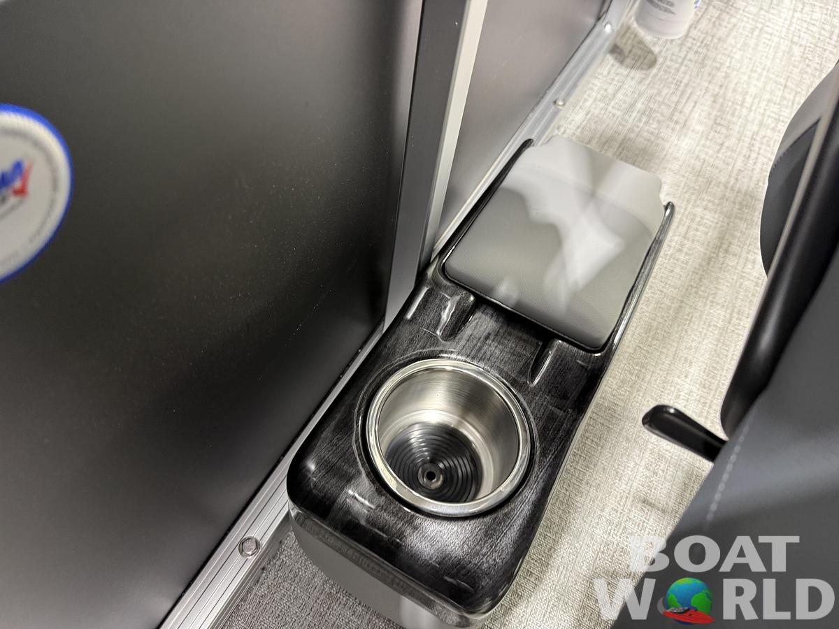 2026 Tahoe Sport Rear Fish 2180 & 4-Stroke $31995