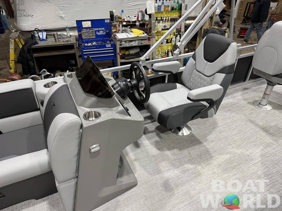 2026 Tahoe Sport Rear Fish 2180 & 4-Stroke $31995