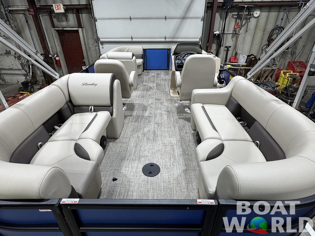 2026 Bentley Pontoons Legacy 220 Navigator Quad Lounge
