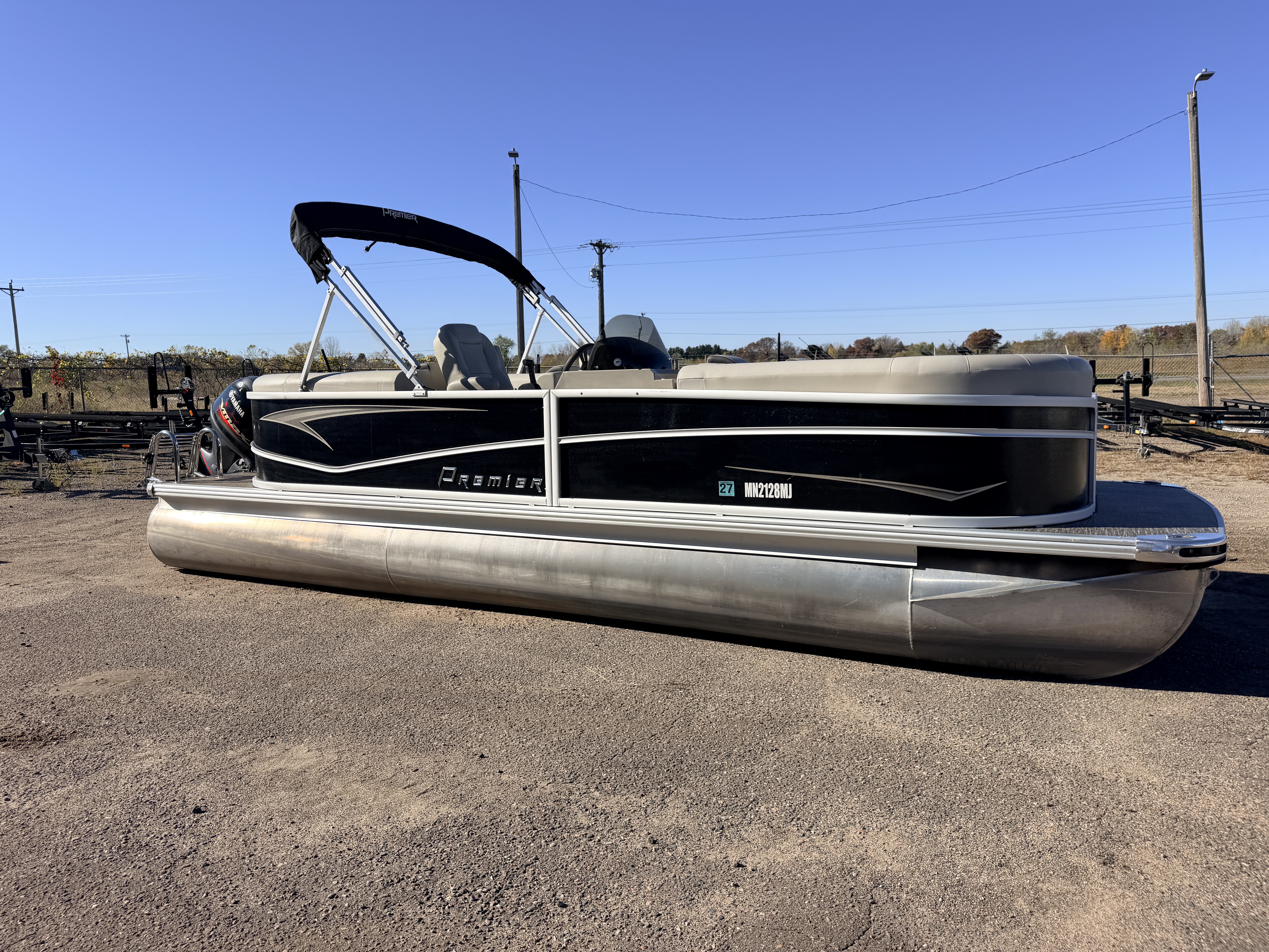 Used 2022 Premier 230 SunSpree RF & 116HP Yamaha 4Stroke -$34,995
