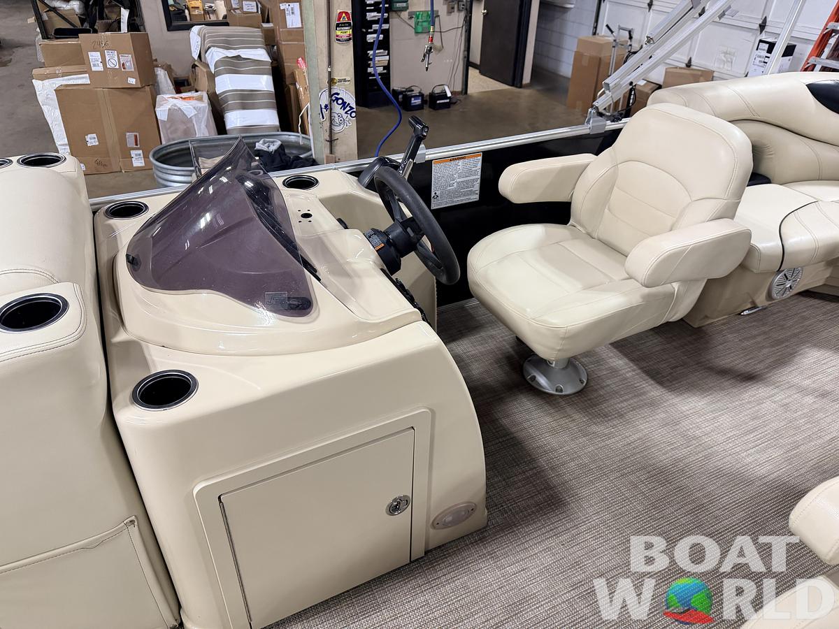 Used 2019 Sylvan MIrage 820 LZ Quad Lounge & 90HP Yamaha -$27,995