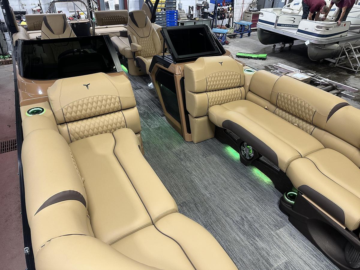 2025 Tahoe Pontoons Grand Tahoe 2585 Quad Lounge Windshield Tritoon & Mercury 400HP V10