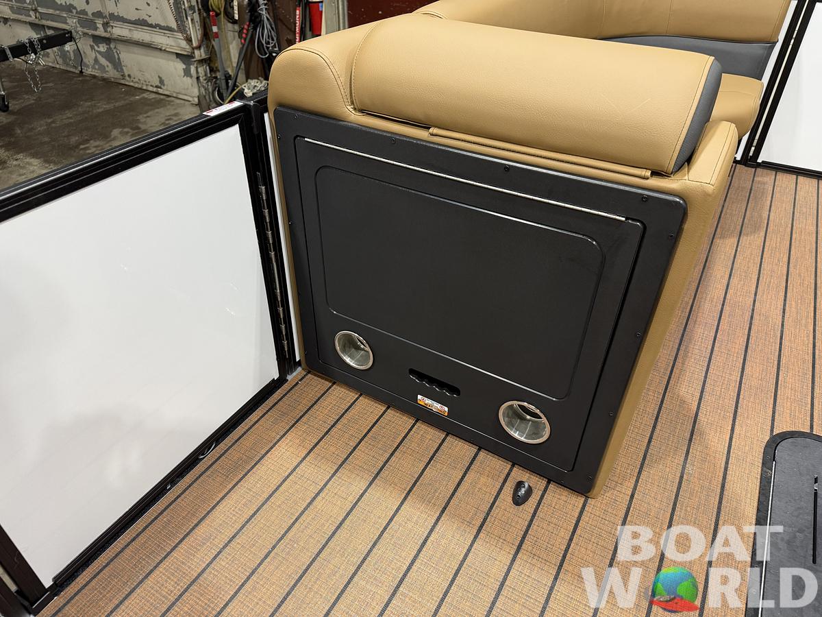 2026 Bentley Pontoons Legacy 223 Swingback Tritoon 