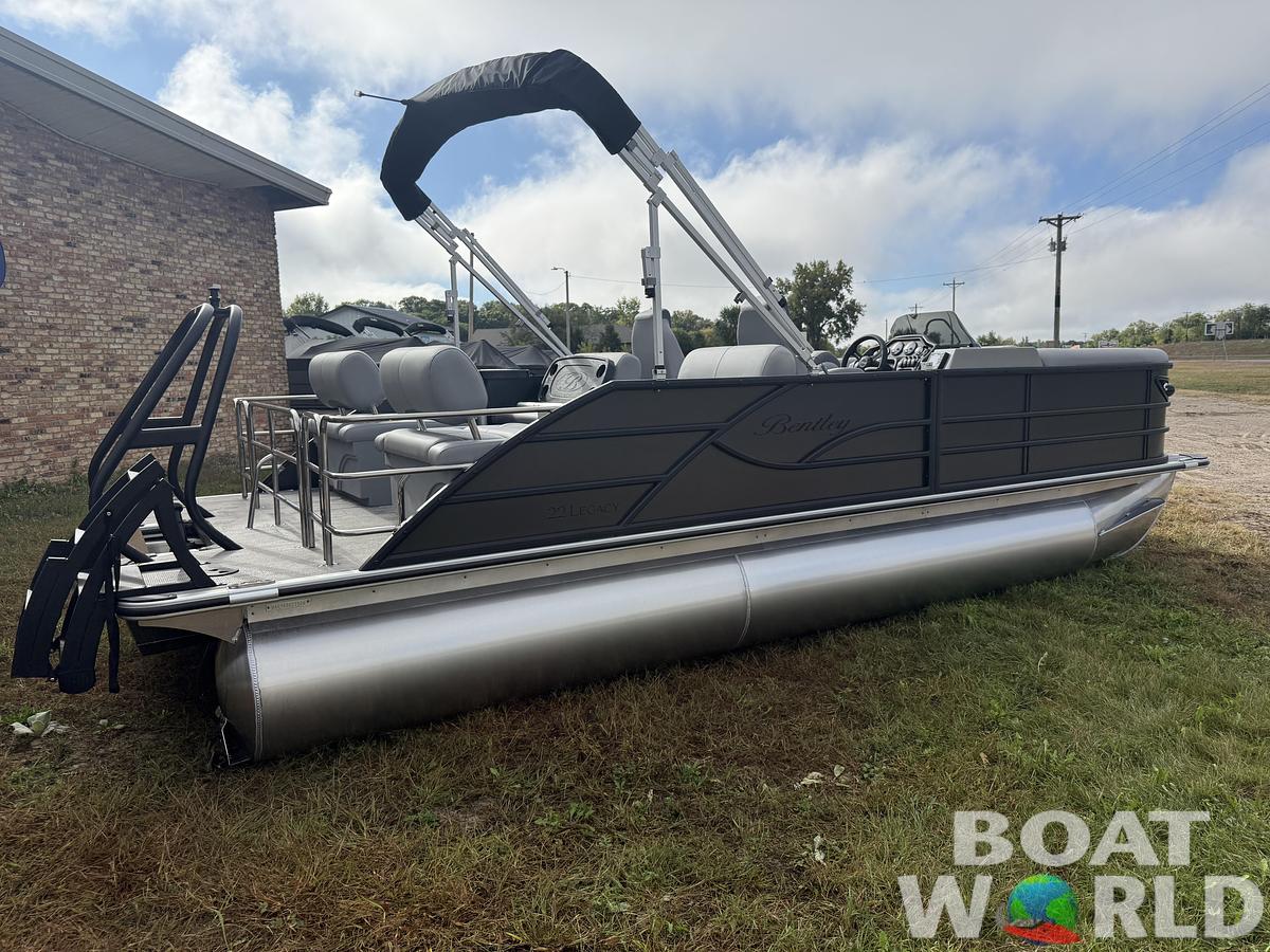 2026 Bentley Pontoons Legacy 223 QSB Swingback Tritoon 