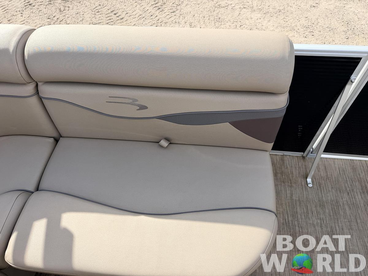Used 2023 Bennington S20 F & 70HP Suzuki 4Stroke -$27,995