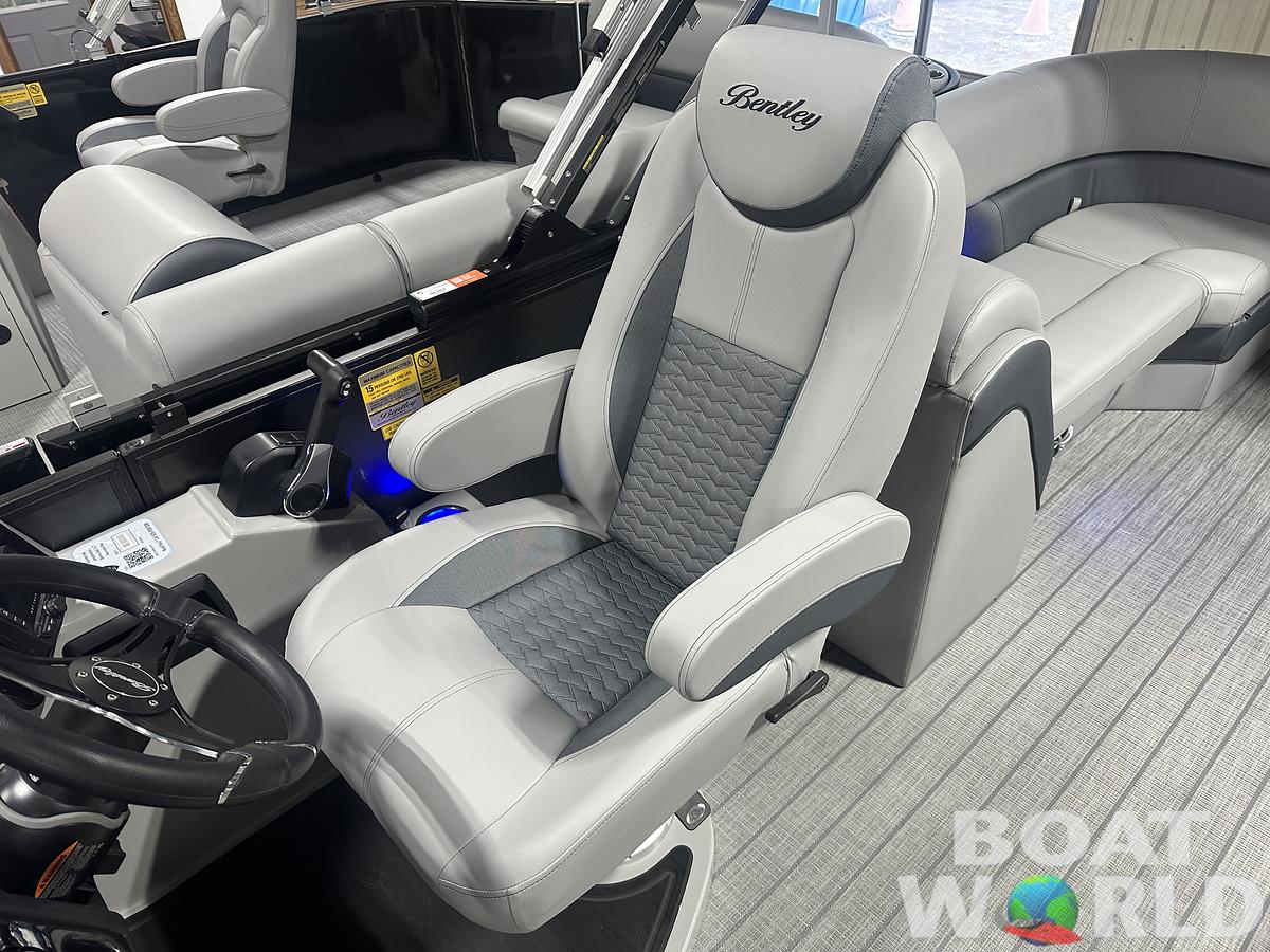 2025 Bentley Pontoons Elite 223 Admiral Quad Lounge Tritoon & Honda 4-Stroke EFI