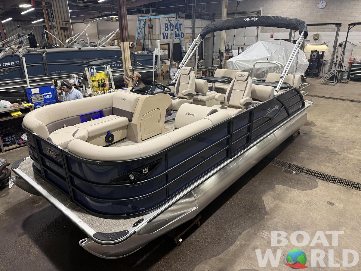 2026 Bentley Pontoons Legacy 220 QSB Swingback 