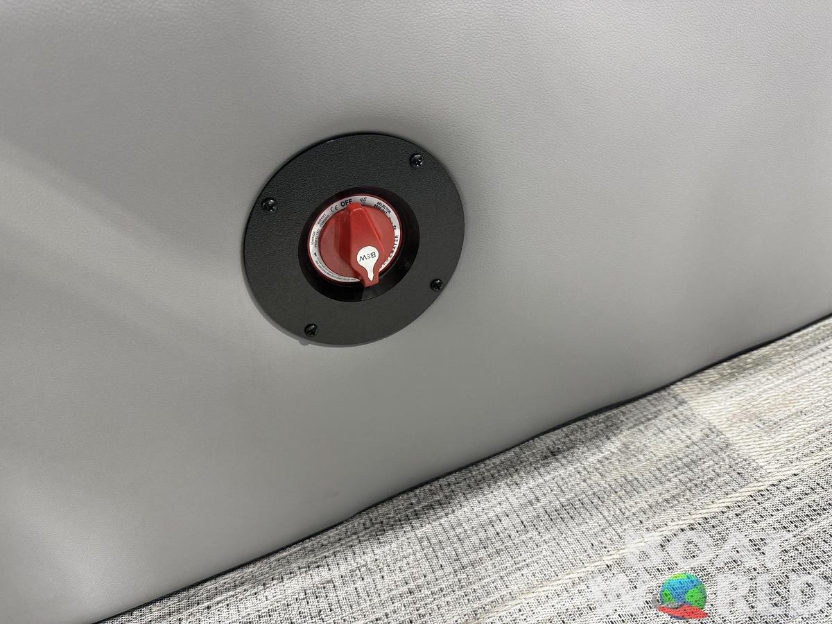 2026 Bentley Pontoons Legacy 223 Swingback Tritoon 