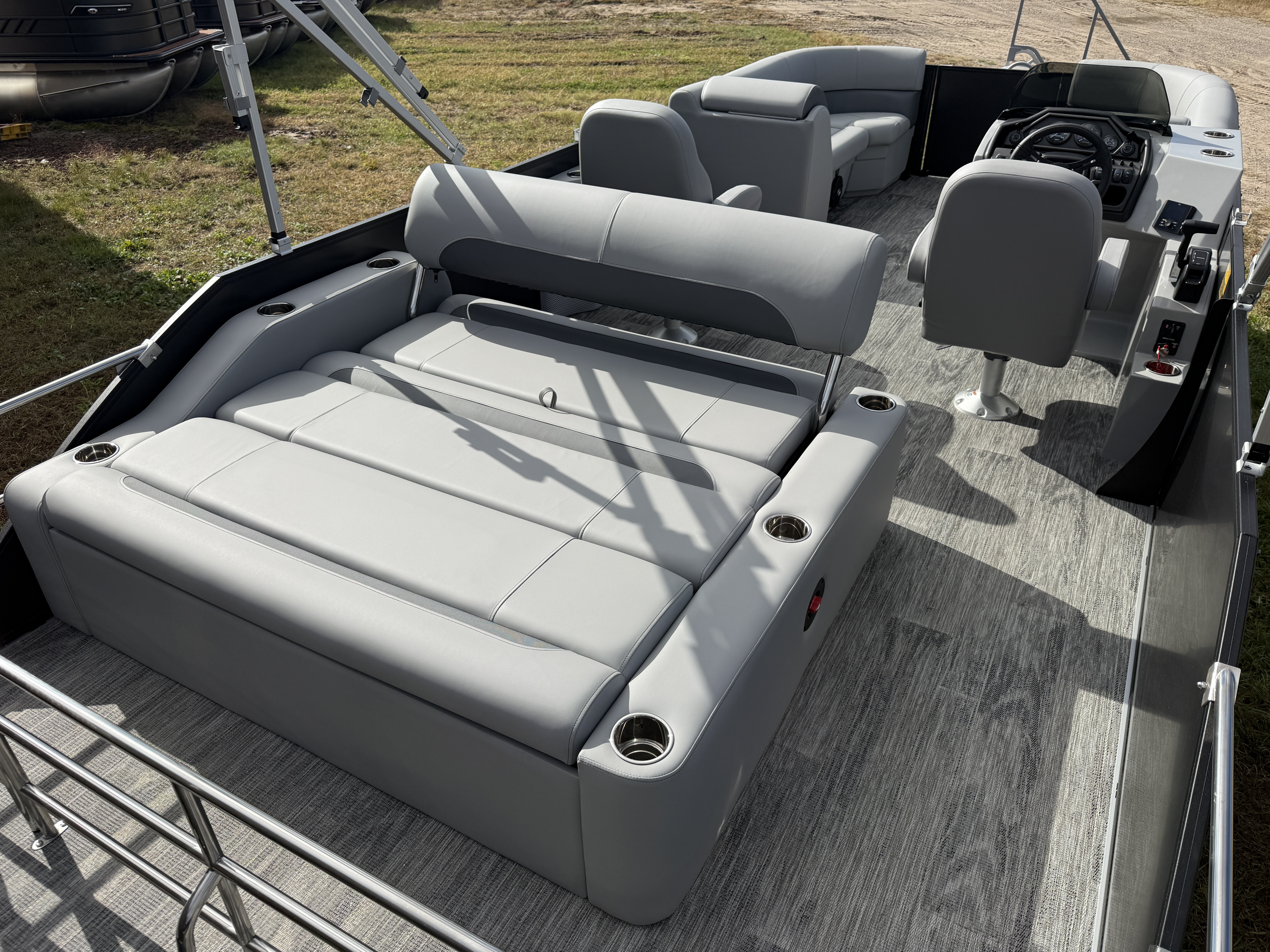 2026 Bentley Pontoons Legacy 220 Swingback 
