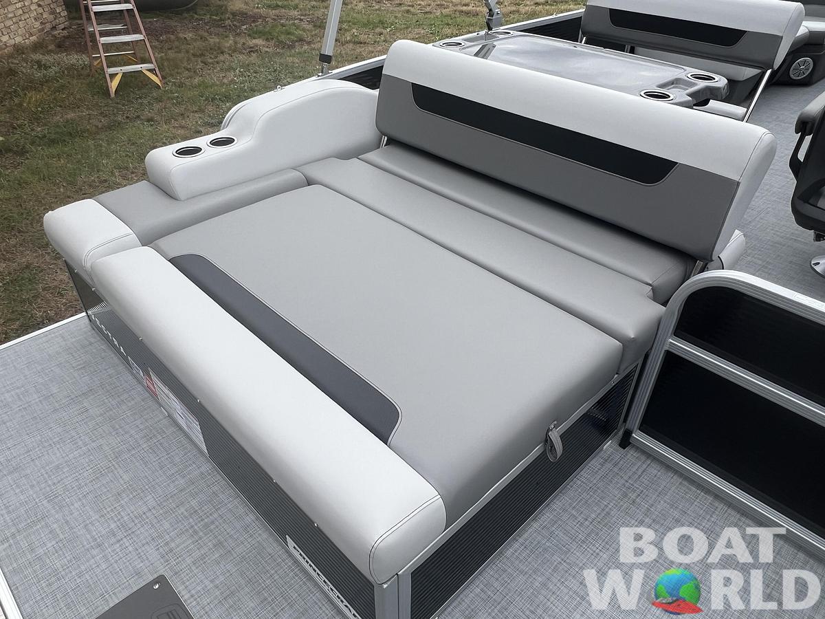 2026 Princecraft Vectra 23 RL Dinette Swingback Pontoon