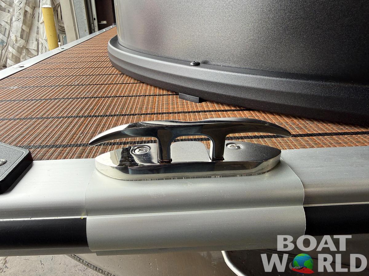 2026 Bentley Legacy 300HP Navigator Quad Lounge Tritoon $67995