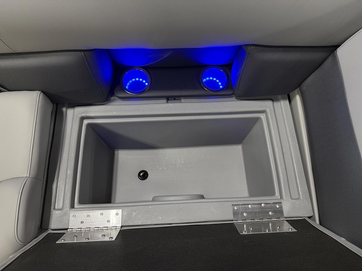 2025 Bentley Pontoons Legacy 220 Navigator Quad Lounge & Honda 4-Stroke EFI