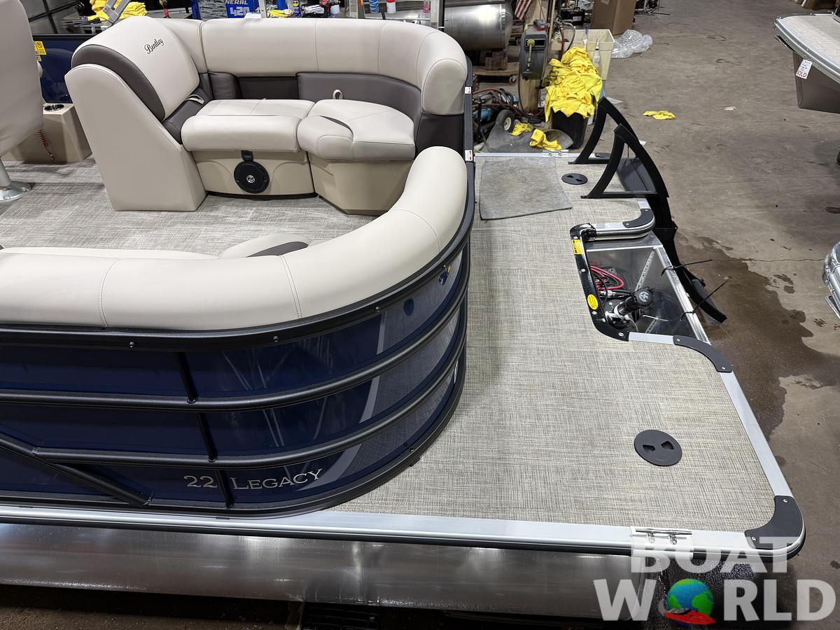 2026 Bentley Legacy 220 Navigator Quad Lounge Pontoon $36995