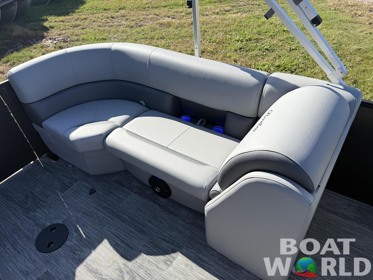 2026 Bentley Pontoons Legacy 220 Navigator Quad Lounge 