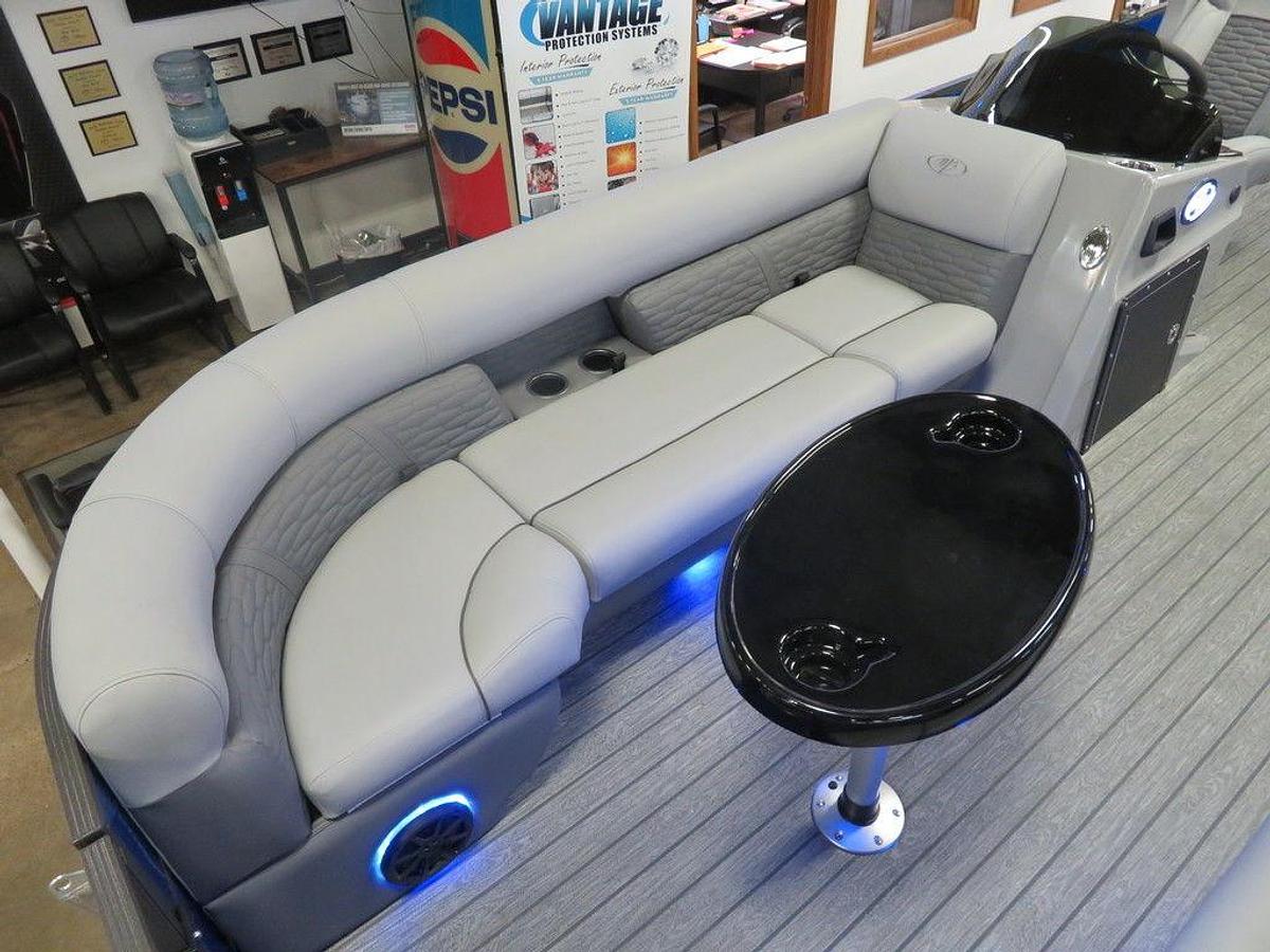 2023 Montego Bay ST8524 Swingback Tritoon Deluxe Pontoon & Honda 200HP 4-Stroke EFI