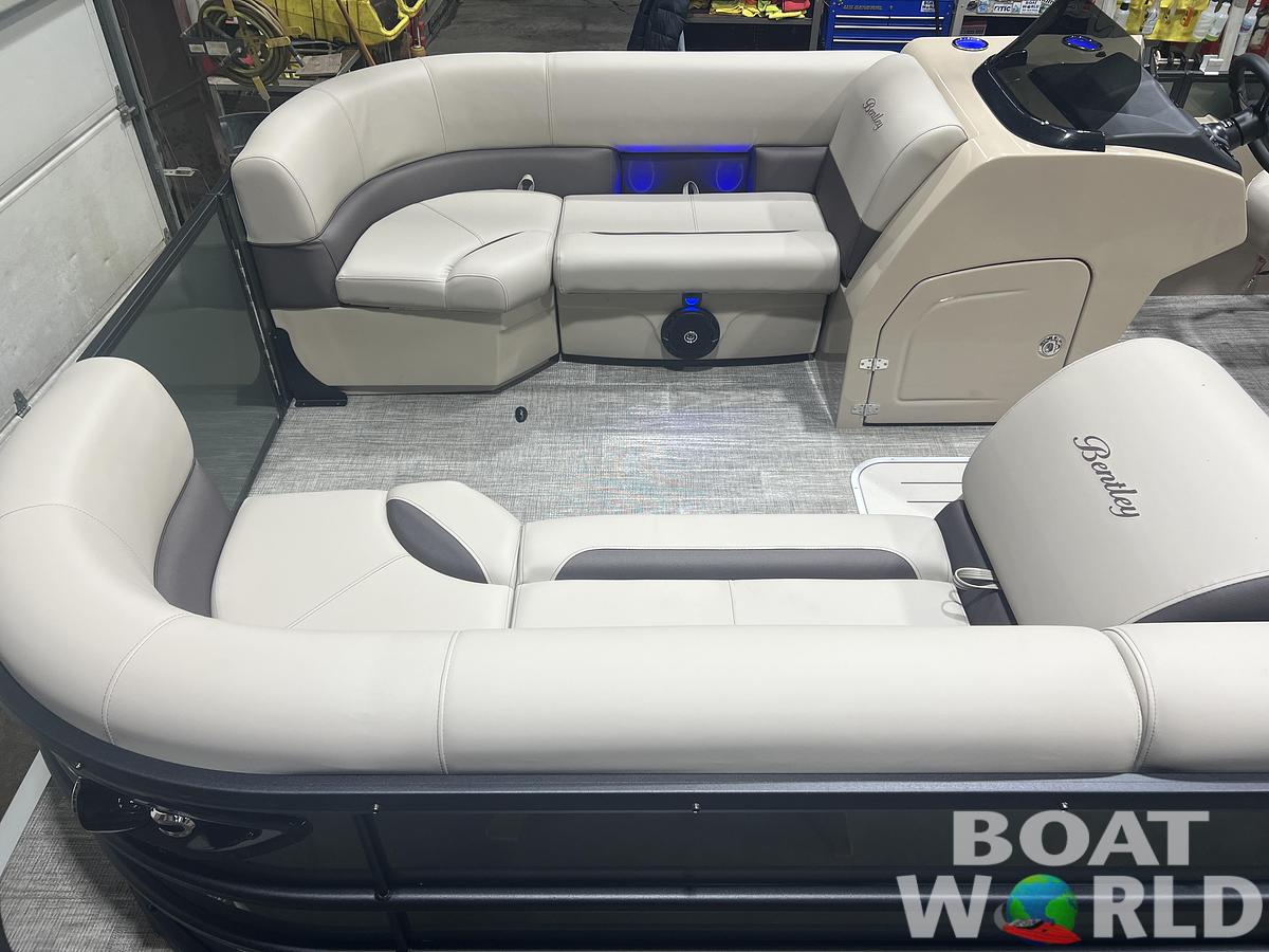 2026 Bentley Pontoons Legacy 223 Swingback Tritoon