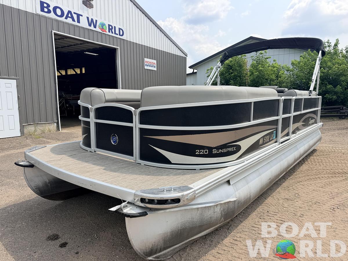 Used 2016 Premier 220 SunSpree & 50HP Honda 4Stroke -$24,995