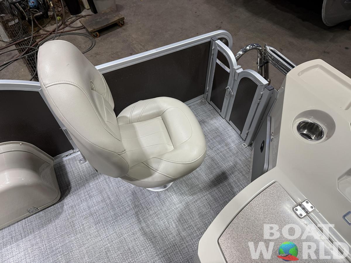 Used 2016 Premier 220 Castaway