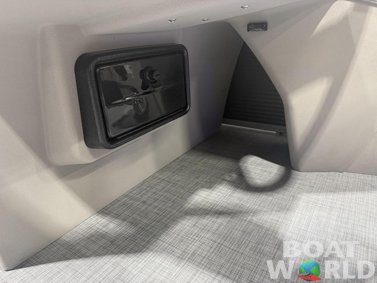 2026 Princecraft Vectra 23 RL SS Swingback Tritoon