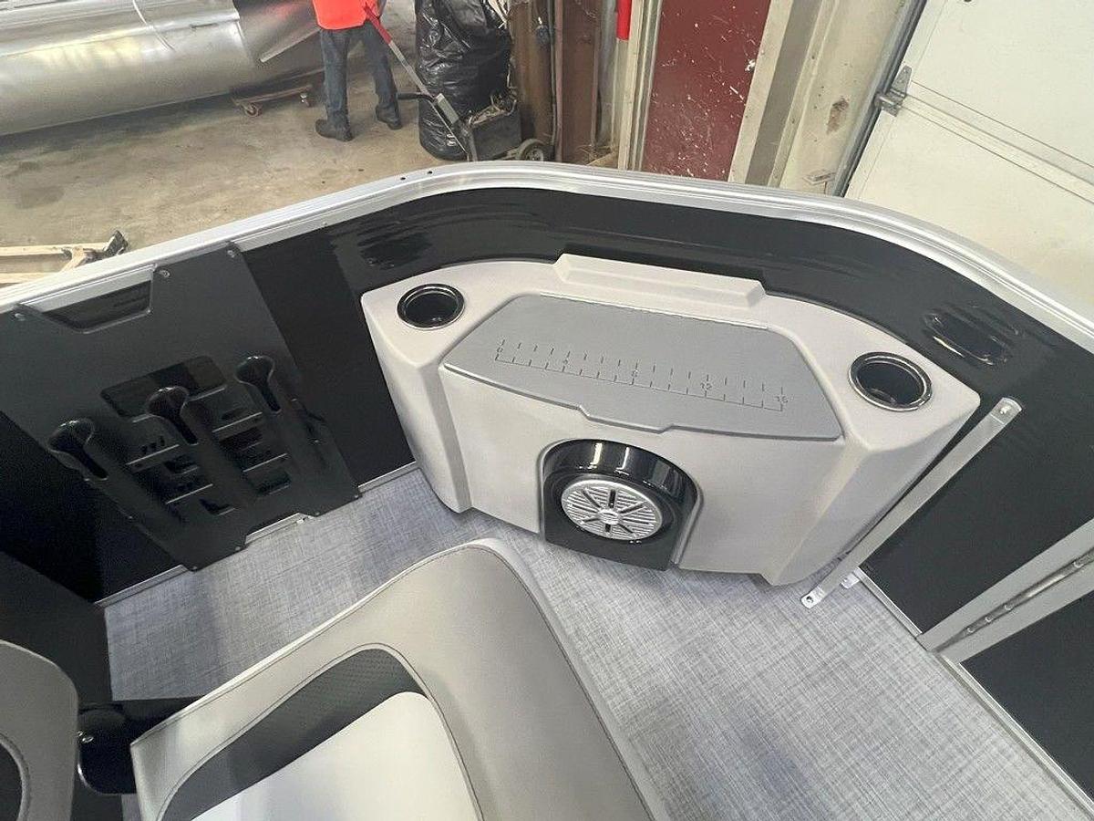 2025 Princecraft 21 Sportfisher 2-S Pontoon & Mercury 4-Stroke EFI