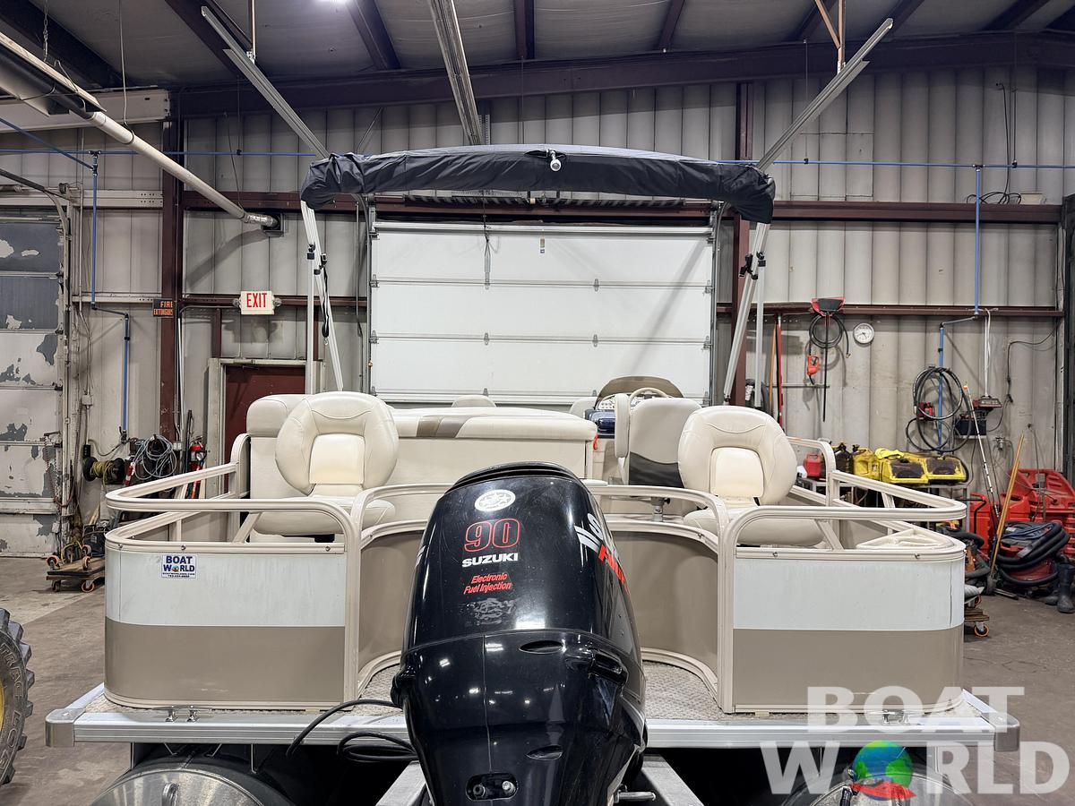 Used 2008 Sylvan Mirage 8520 Party Fish