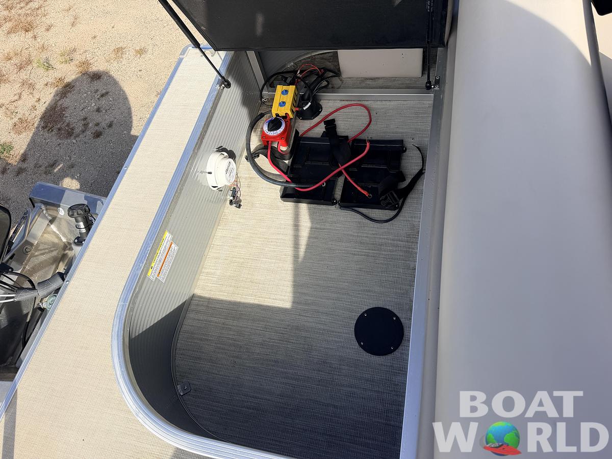 Used 2020 Princecraft Vectra 21 Rear Lounge Dinette Pontoon & 60HP Mercury 4Stroke -$24,995